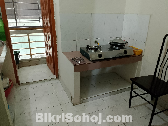 উত্তরা একটি ব্যবহৃত সম্পূর্ণ  রেডি ফ্ল্যাট বিক্রয় হইবে।